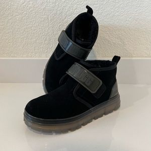 All black Ugg boots